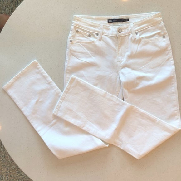 Levi's Denim - NEW Levi’s white jeans - straight leg